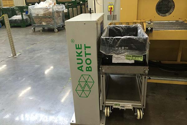 industrial lifter for metal baskets (1)