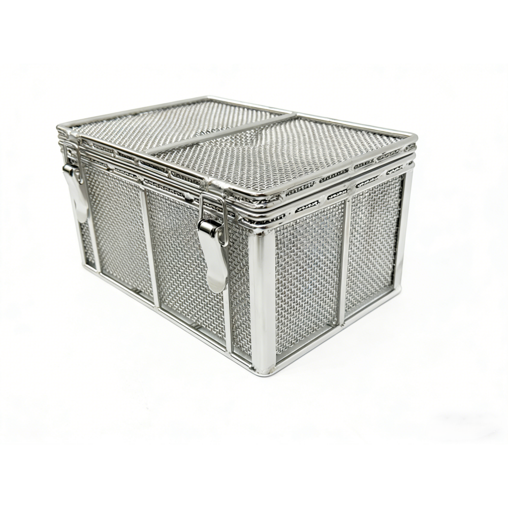 AUKE fine mesh cleaning basket with a fitted lid and external latches